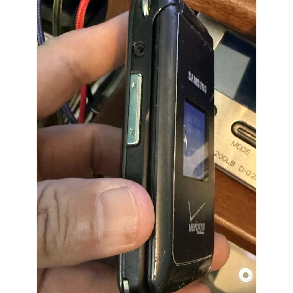 Samsung SCH-U320 Haven Verizon CDMA FLIP‎ Cell Phone, Tiny Crack In Front Screen